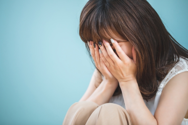 恥ずかしいと悩む女性